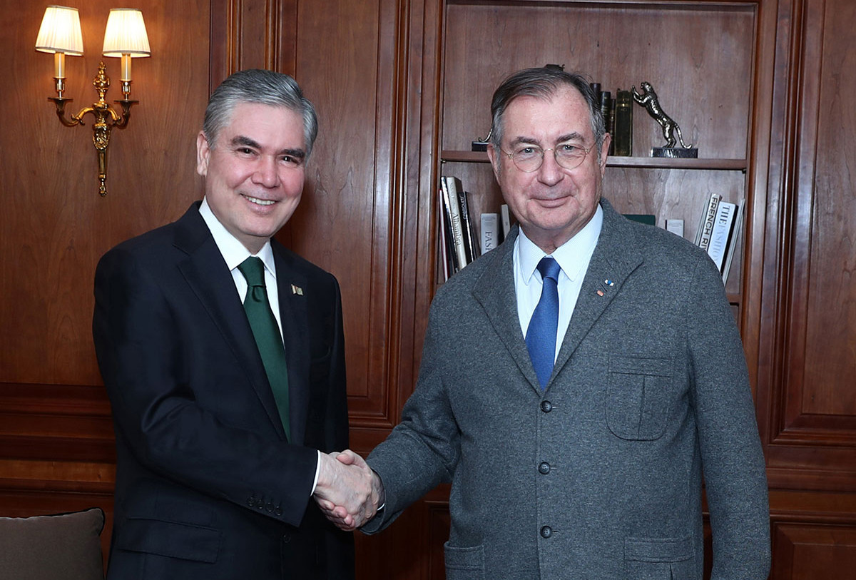 Türkmen halkynyň Milli Lideri, Türkmenistanyň Halk Maslahatynyň Başlygy “Buig” kompaniýalar toparynyň ýolbaşçysy bilen duşuşdy