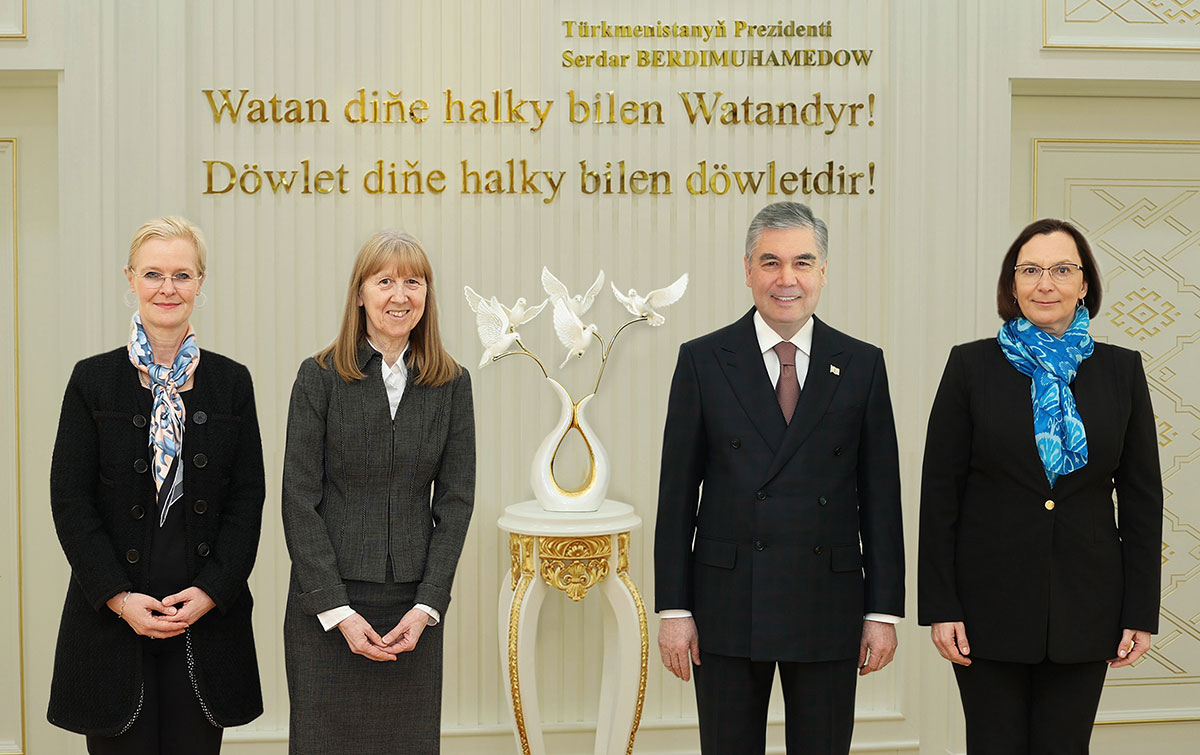 Türkmen halkynyň Milli Lideri, Türkmenistanyň Halk Maslahatynyň Başlygynyň Bütindünýä bankynyň we Halkara maliýe korporasiýasynyň wekilleri bilen duşuşygy