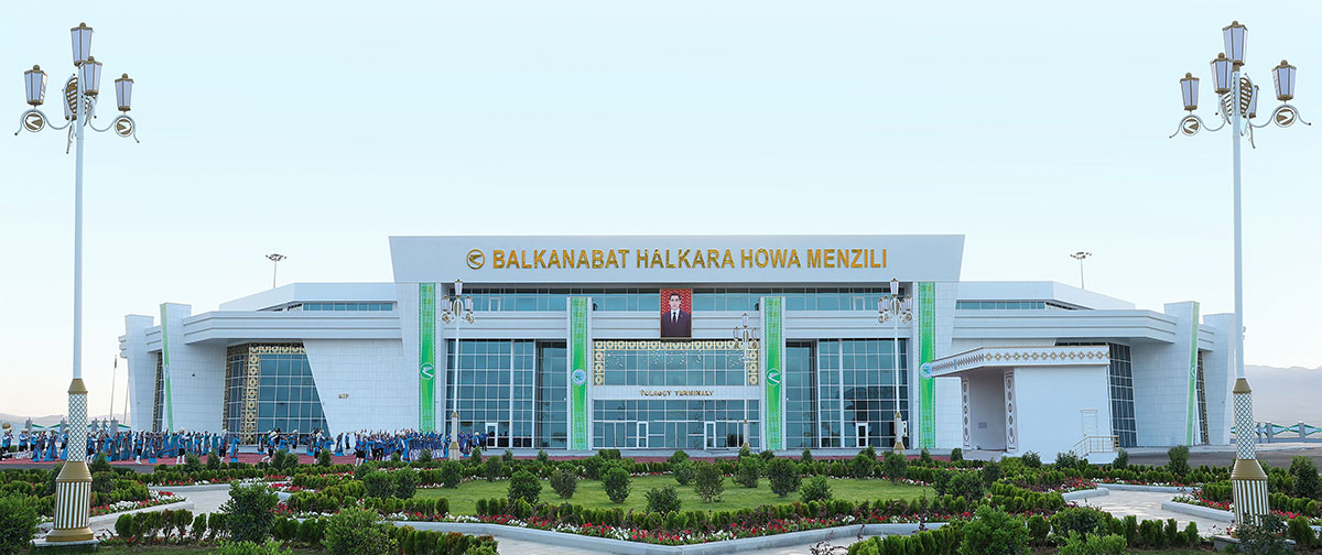 Hormatly Prezidentimiz Balkanabat Halkara howa menziliniň açylyş dabarasyna gatnaşdy