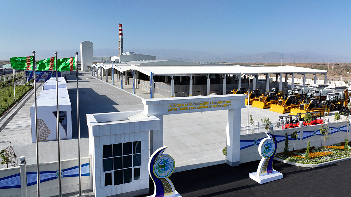 Hormatly Prezidentimiz Serdar Berdimuhamedow täze önümçilik desgasynyň açylyş dabarasyna gatnaşdy