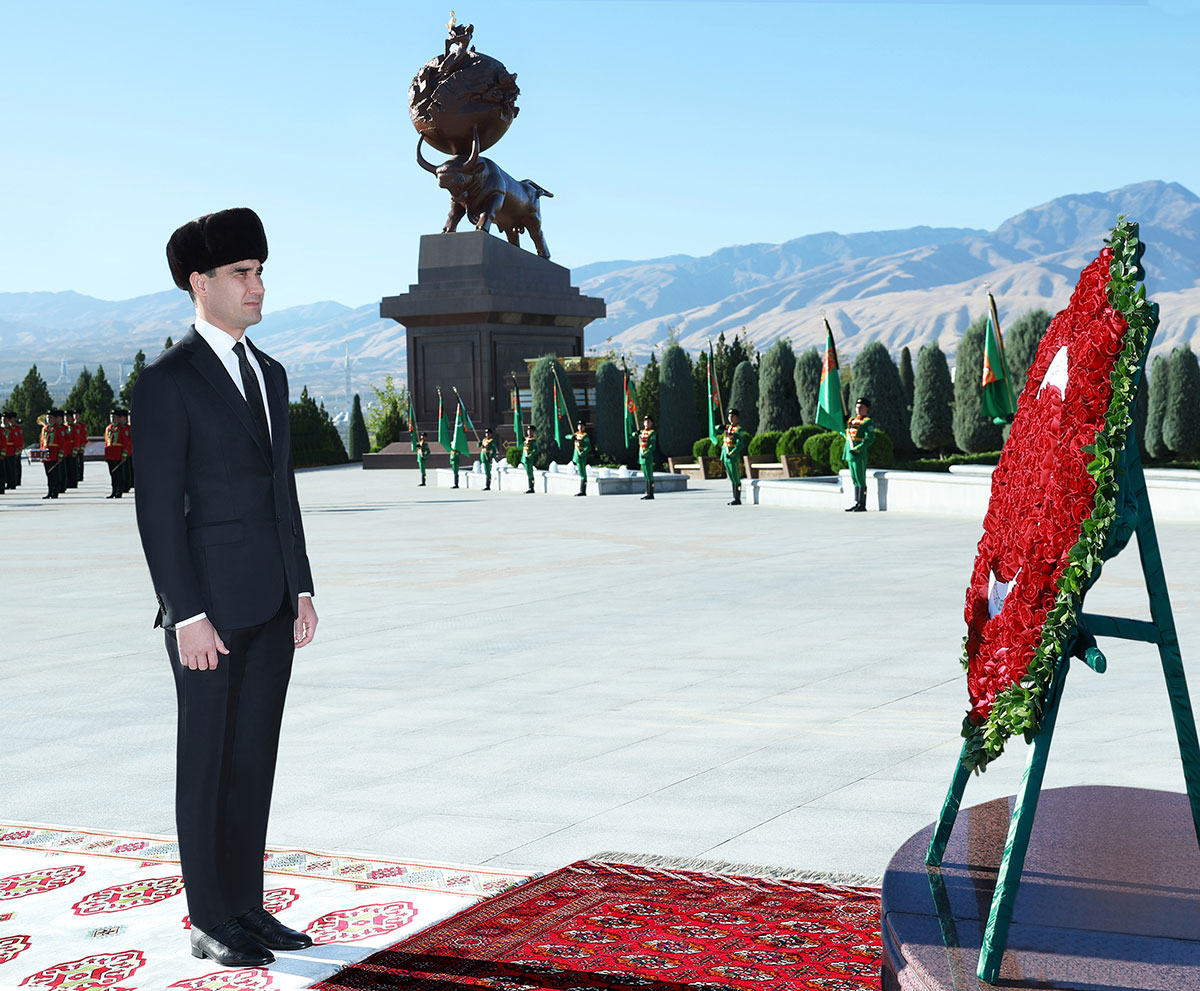 Türkmenistanyň Prezidenti Serdar Berdimuhamedow Hatyra güni mynasybetli çärä gatnaşdy