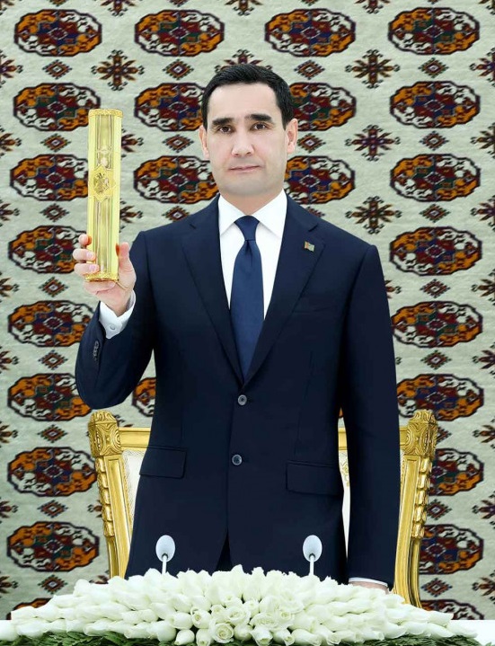 Türkmenistanyň Prezidenti Serdar Berdimuhamedow täze, döwrebap şäherçäniň düýbüni tutmak dabarasyna gatnaşdy