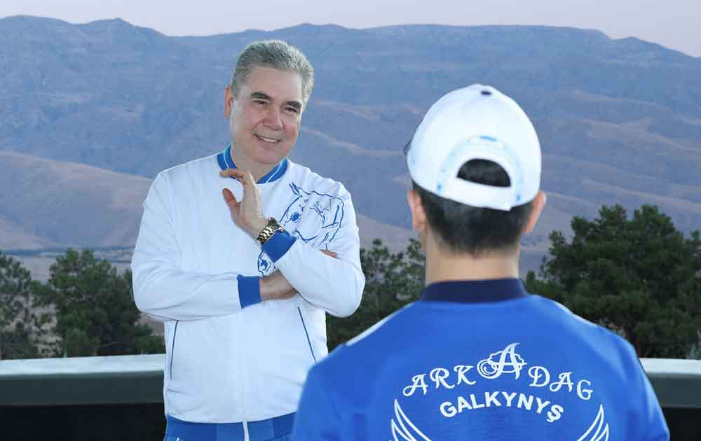 Türkmen halkynyň Milli Lideri, Türkmenistanyň Halk Maslahatynyň Başlygy Gahryman Arkadagymyz «Galkynyş» milli at üstündäki oýunlar toparynyň agzalary bilen duşuşdy