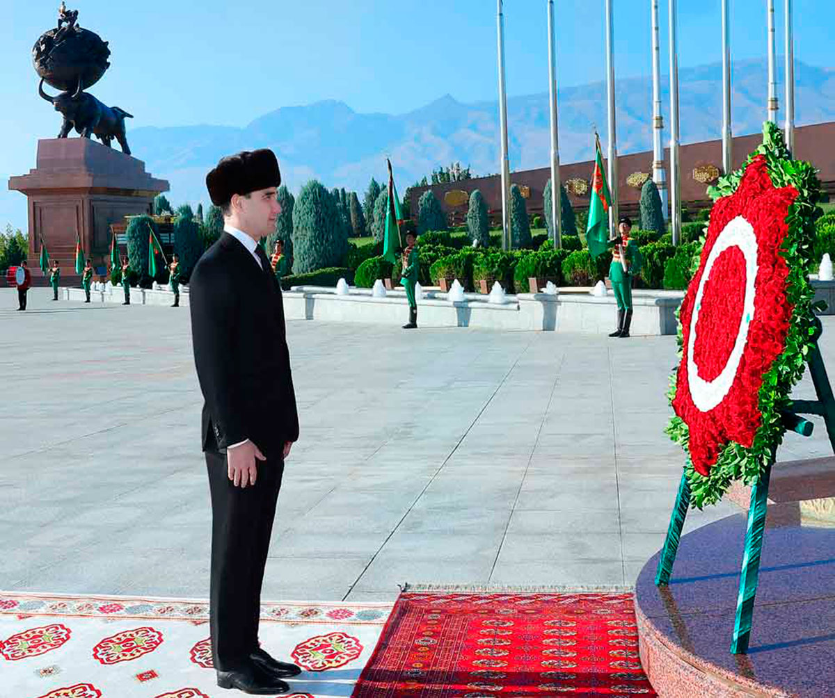 Türkmenistanyň Prezidenti Serdar Berdimuhamedow Hatyra güni mynasybetli çärä gatnaşdy